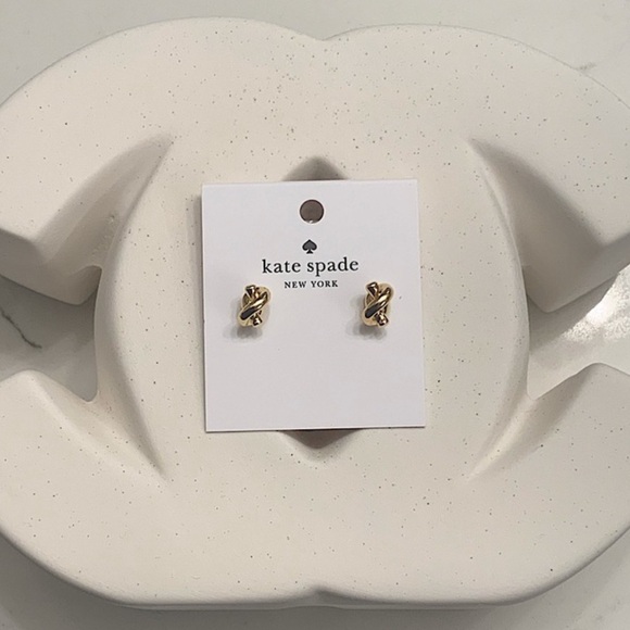 ❤️ Kate Spade Earrings (pierced ears) - Picture 1 of 2